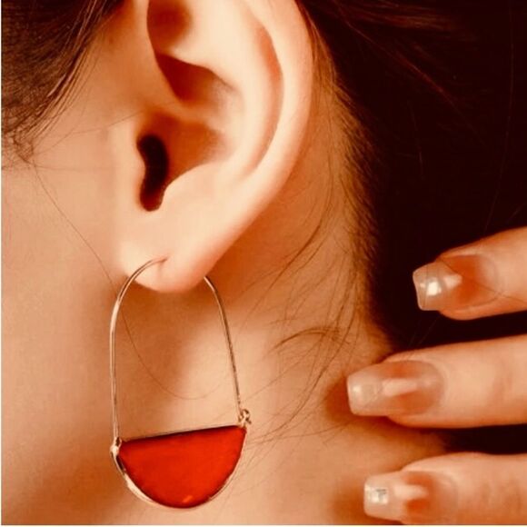 Red hoop Earring M399 - Picture 2 of 3